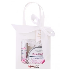 Geschenktasche mit Kosmetik und Rosenwasser