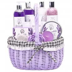 Großer Geschenkkorb mit Kosmetik und Lavendelöl