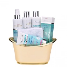 Geschenkkorb mit Kosmetik mit Hyaluronsäure
