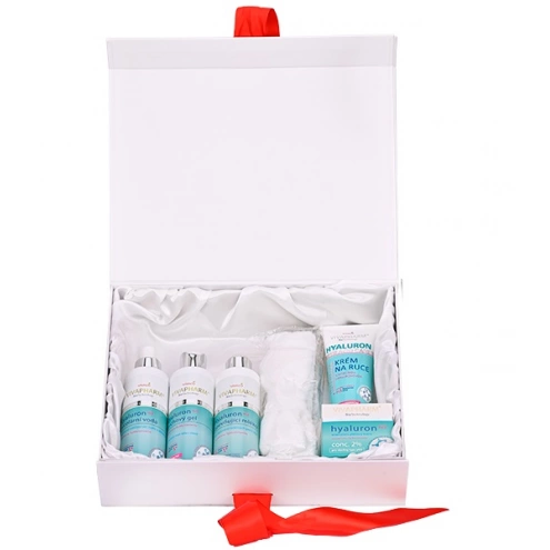 Geschenkbox mit Kosmetik mit Hyaluronsäure
