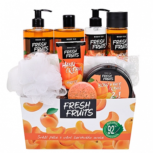 Geschenkverpackung mit Kosmetik mit Aprikosenöl Geschenkverpackung mit Kosmetik mit Aprikosenöl