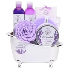 Geschenkkorb mit Kosmetik und Lavendelöl